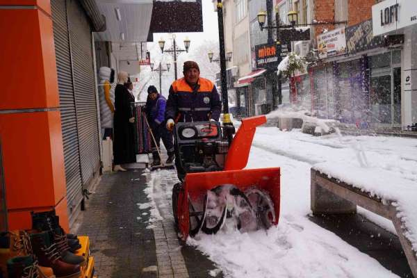Erbaa'da karla mücadele