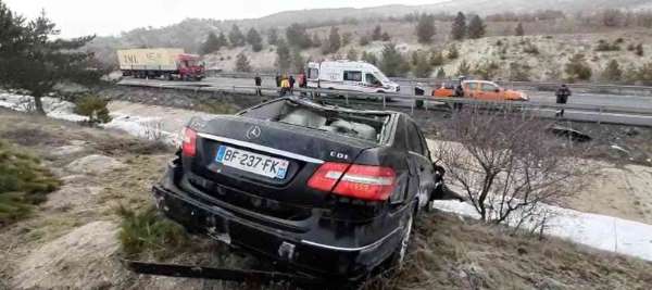 İstanbul-Ankara yolunda kaza yapan araç takla attı: 1 yaralı
