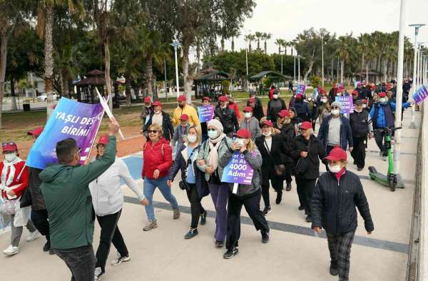 Mersin'de 'Aktif ve başarılı yaş alma yürüyüşü' düzenlendi