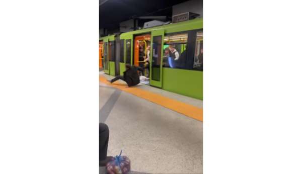 Metroda yaşlı adama hakaret etti, tekme tokat darp edilip araçtan atıldı