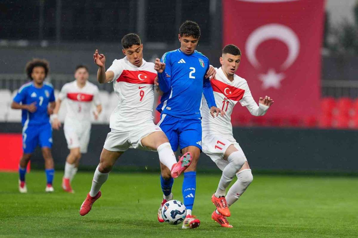 U20 Milli Futbol Takımı, İtalya'ya 3-0 mağlup oldu
