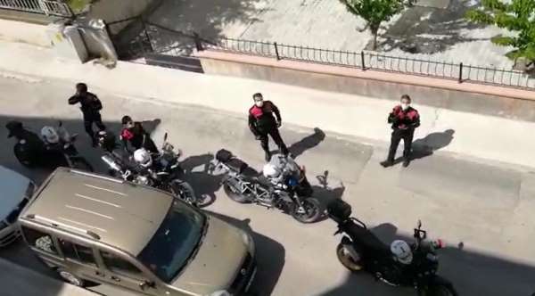 Polis ekipleri ihbar için gittikleri mahallede sürprizle karşılaştı