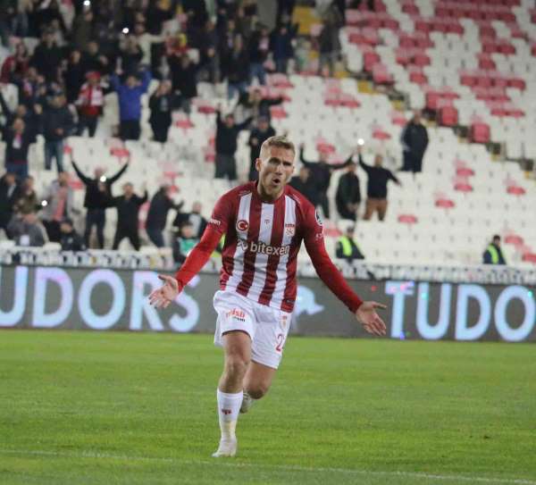 Sivasspor'da Samu Saiz gollerine devam ediyor