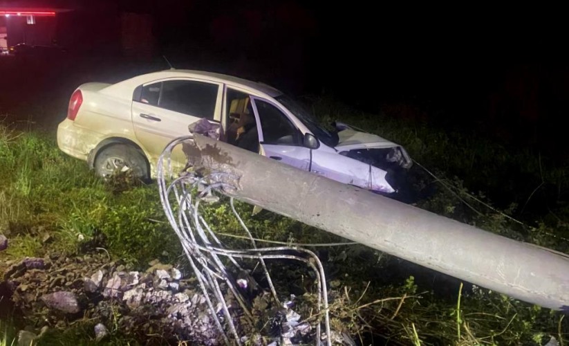 Samsun'da otomobil elektrik direğine çarptı: 1 yaralı