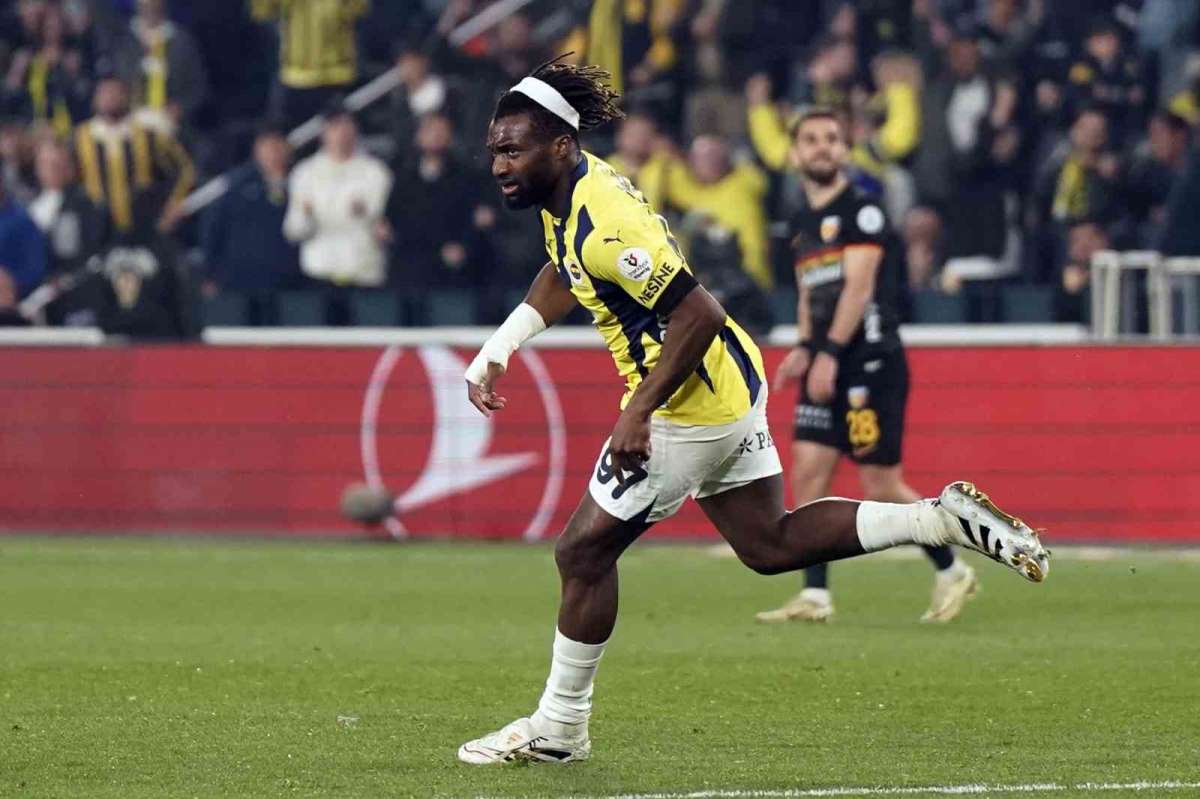 Allan Saint Maximin 4 golüne imza attı