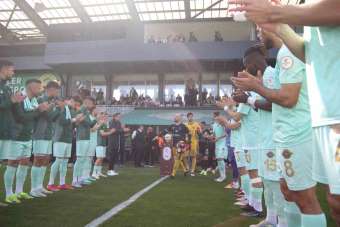 Esenler Erokspor, Süper Lig'e yükselen Kocaelispor'u alkış ve çiçekle karşıladı