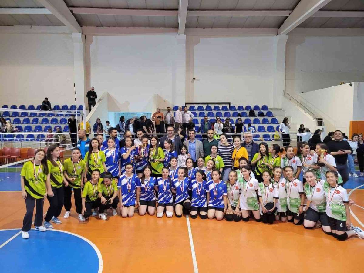 Sarıgöl'de okullar arası spor müsabakaları tamamlandı