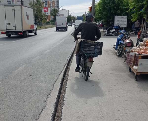 Aydın'da açık bırakılan çukur kazaya davetiye çıkarıyor