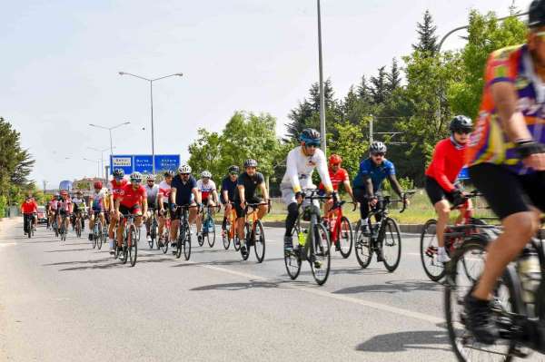 19 Mayıs'ta 100 kilometre pedalladılar