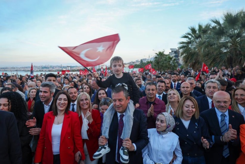 CHP Genel Başkanı Özel: 'Yerinde sayanı yerinde tutmayacağız'