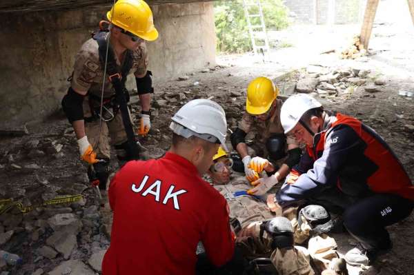 Amasya'da komandolara arama-kurtarma eğitimi