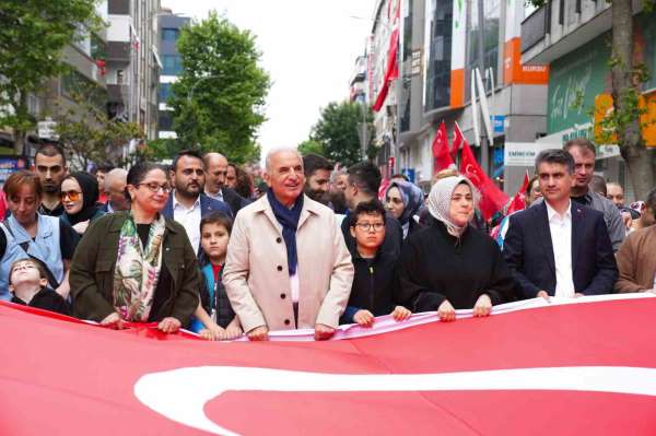 Ümraniye'de 19 Mayıs, 'Gençlik ve Spor' yürüyüşüyle kutlandı