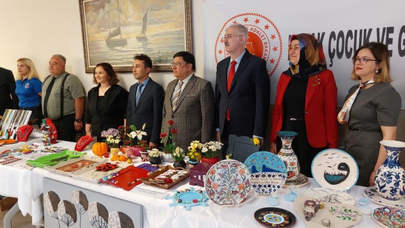 Samsun'da adliye koridorunda el sanatları sergisi