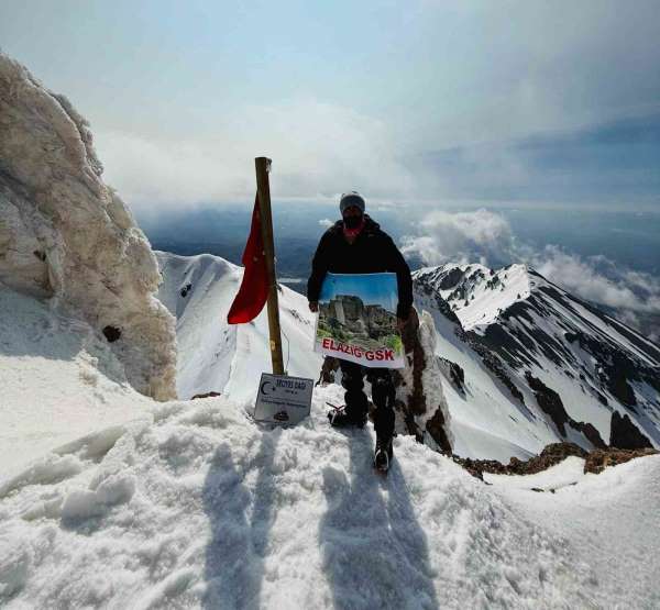 Elazığlı sporcu Erciyes Dağı'na tırmandı