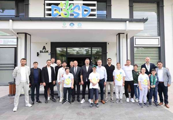 Konyaspor'dan özel çocuklara ziyaret