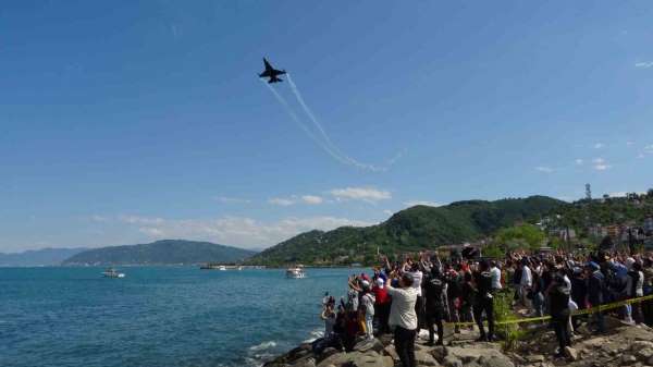 SOLOTÜRK Ordu'da gösteri uçuşu yaptı