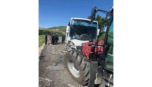 Tunceli'de öğrenci servisi kaza yaptı: 8 öğrenci yaralandı