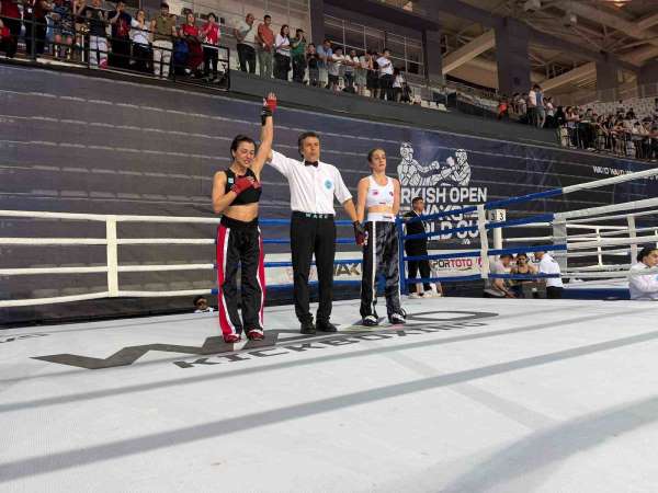 Bağcılar Belediyesi personeli Emine Arslan, Kick Boks Dünya Kupası Şampiyonu oldu