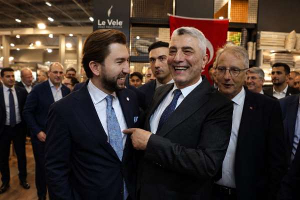 Bakan Bolat, Hometex 2026'nın gözdesi DENİB standını ziyaret etti