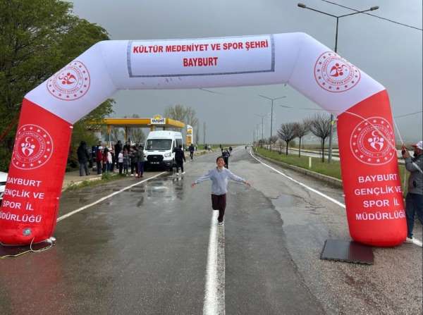 Demirözü'nde 'Gençlik Koşusu' düzenlendi