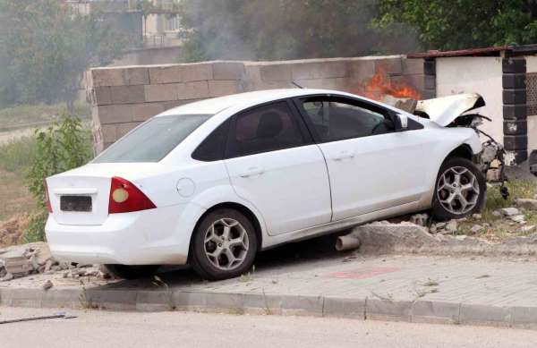 Kırıkkale'de kaza sonrası otomobil yandı