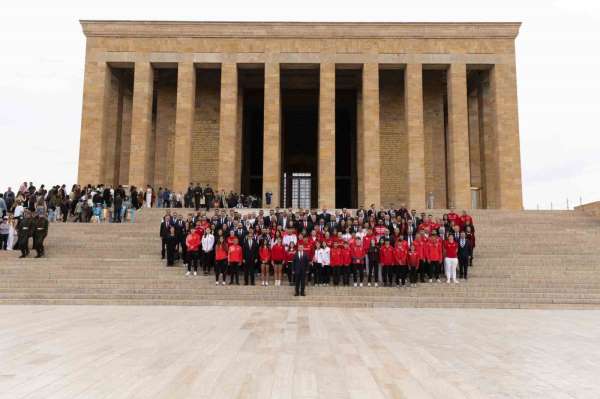 TMOK Başkanı Veli Ozan Çakır'dan, Anıtkabir ziyareti