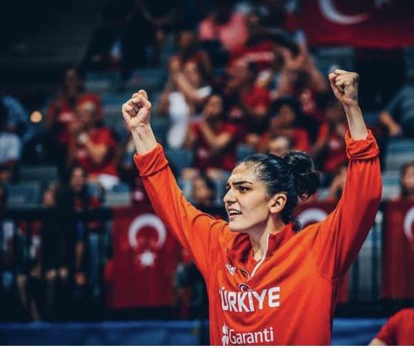 Bellona Kayseri Basketbol'un yeni transferi Esra Ural Topuz: 
