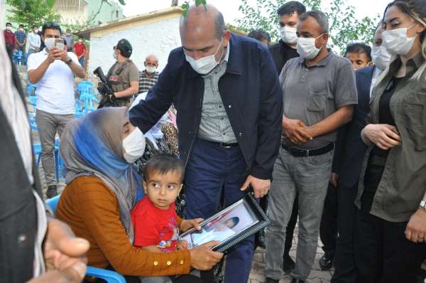 İçişleri Bakanı Soylu'dan şehit işçilerin ailelerine taziye ziyareti 
