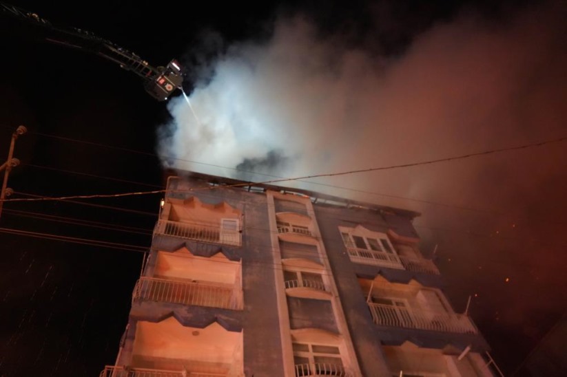 Samsun'da 5 katlı apartmanda çıkan yangın panik oluşturdu