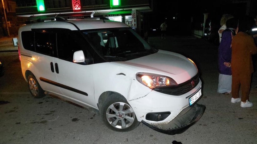 Samsun'da motosiklet ile hafif ticari araç çarpıştı: 2 yaralı