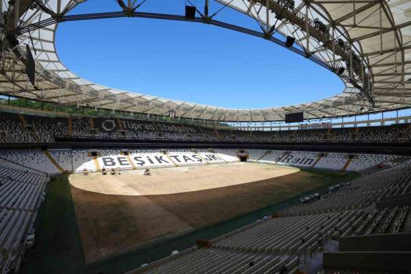 Tüpraş Stadyumu'nda saha zemini yenileme çalışmaları başladı