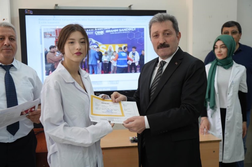 Samsun'da 262 bin öğrencinin karne heyecanı