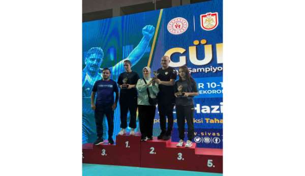 Afyonkarahisarlı Kadın Güreşçiler Türkiye Şampiyonası'nda büyük başarı elde etti
