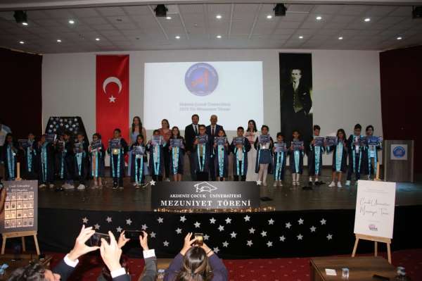 Akdeniz Çocuk Üniversitesi'nde mezuniyet coşkusu