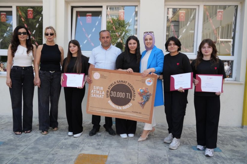 Samsunlu öğrencilerden 'Sıfır Atıkla Sanat Yarışması'nda Türkiye birinciliği