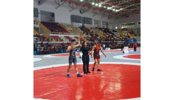 Elazığlı minik güreşçiler Türkiye şampiyonasına damga vurdu