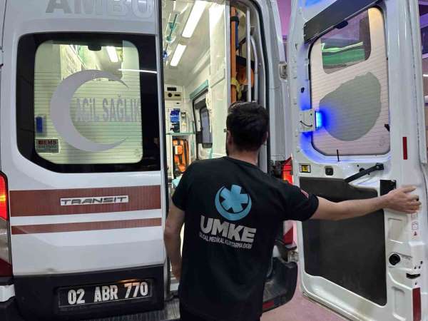 Oğluna engel olmak isterken silahla kazara vuruldu