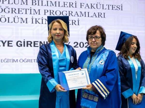 Yarım kalan üniversite hayalini 51 yaşında 2.'likle tamamladı