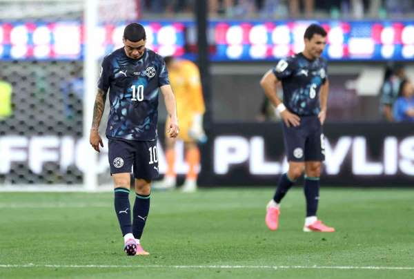 Almiron'un kırmızı kartı, FIFA Dünya Kupası'nda ilk