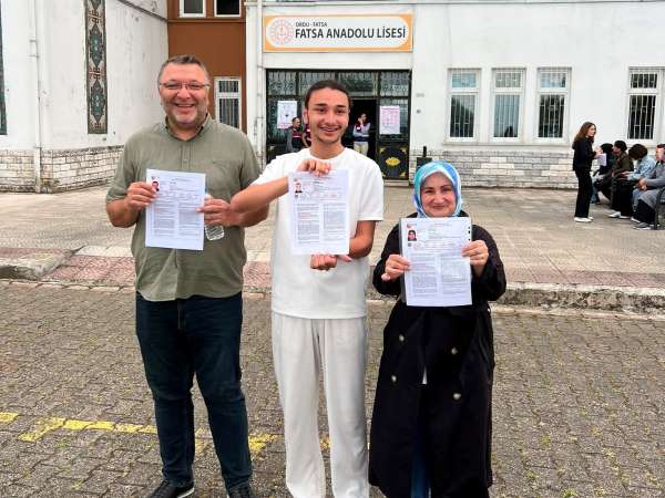 Anne, baba ve oğul aynı okulda YKS heyecanı yaşadı