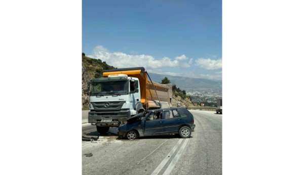 Antakya'da trafik kazası: 2 yaralı