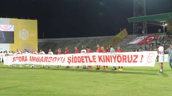 Kıbrıs'ta şöhretler maçında dünyaya mesaj: 'Sporda ambargoya hayır'