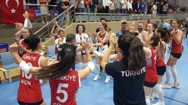 Avrupa Voleybol Şampiyonası'nda çifte sevinç