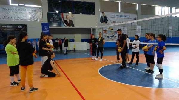 Tatvan'da voleybol eğitimine yoğun ilgi
