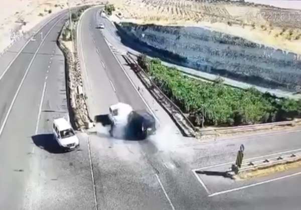 Birecik'te 3 kişinin öldüğü kazanın görüntüleri ortaya çıktı