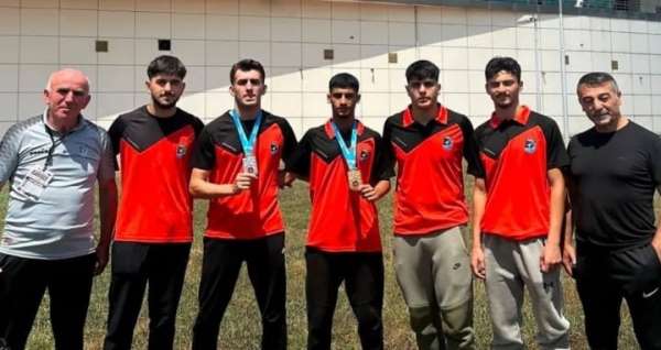 Darıcalı karateciler Samsun'dan 4 madalyayla döndü