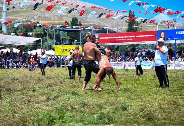 Feslikan Yağlı Pehlivan Güreşleri'ni Başpehlivan Erkan Taş kazandı