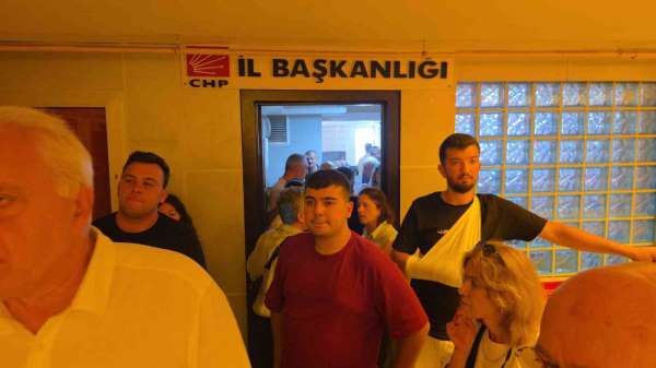 Görevden alınan CHP Samsun yönetimi il binasını boşalttı