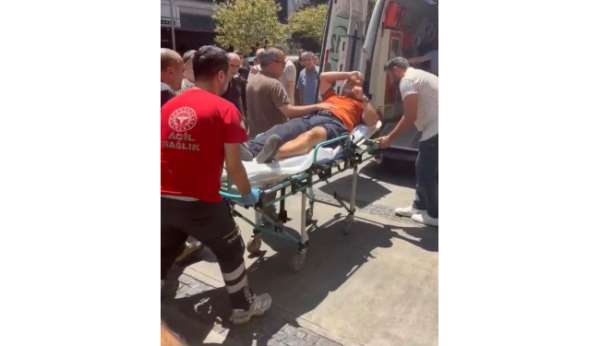 İzmir'de silahlı saldırı: Kaçmaya çalışan saldırganı trafik polisi yakaladı