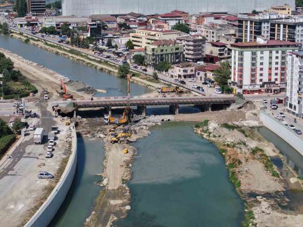Samsun'da köprü tedbir amaçlı trafiğe kapatıldı
